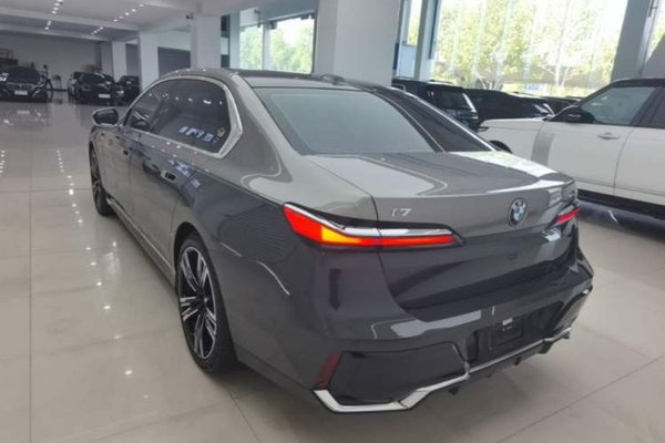 BMW i7 2023, 15800 км, за 76929 USD - фото 13