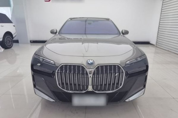 BMW i7 2023, 15800 км, за 76929 USD