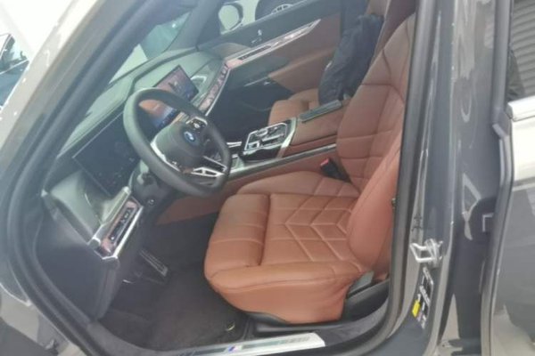 BMW i7 2023, 15800 км, за 76929 USD - фото 23