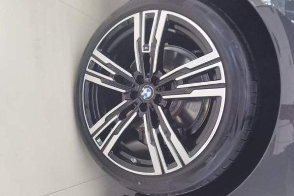 BMW i7 2023, 15800 км, за 76929 USD - фото 10