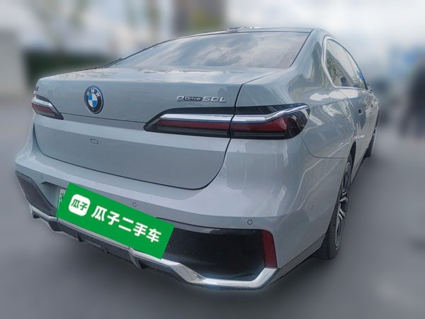 BMW i7 2023, 27799 км, за 64342 USD