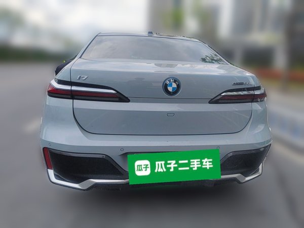 BMW i7 2023, 27799 км, за 64342 USD