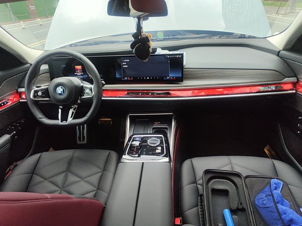 BMW i7 2023, 27799 км, за 64342 USD - фото 11