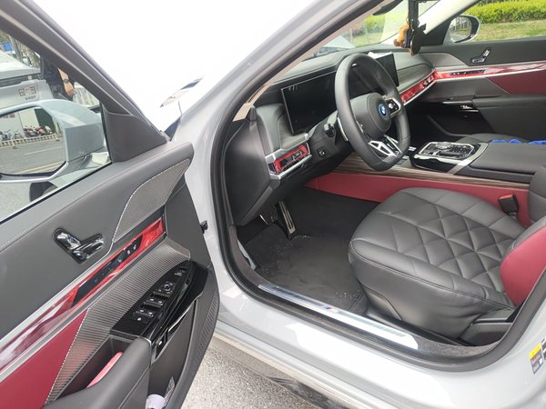 BMW i7 2023, 27799 км, за 64342 USD - фото 10