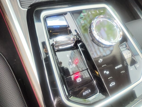 BMW i7 2023, 27799 км, за 64342 USD - фото 15