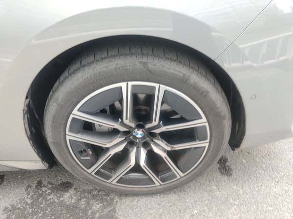 BMW i7 2023, 27799 км, за 64342 USD