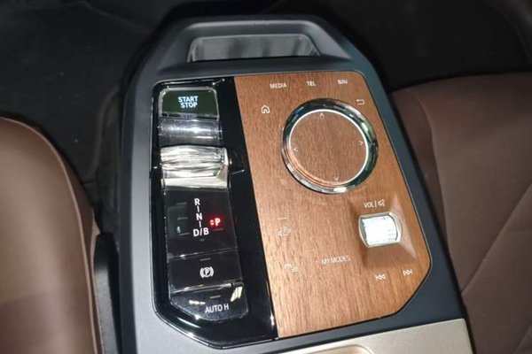 BMW iX 2023, 47100 км, за 38102 USD - фото 16