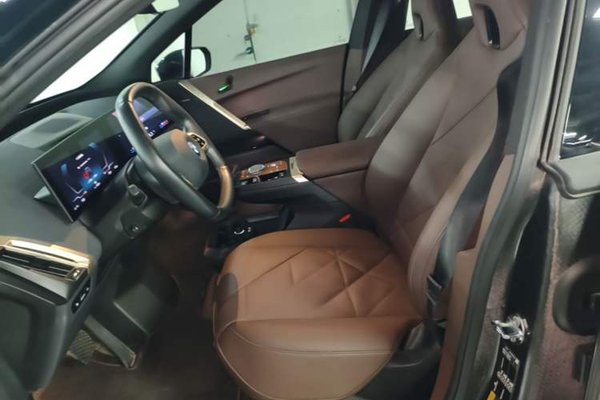 BMW iX 2023, 47100 км, за 38102 USD - фото 17