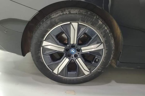 BMW iX 2023, 47100 км, за 38102 USD - фото 11