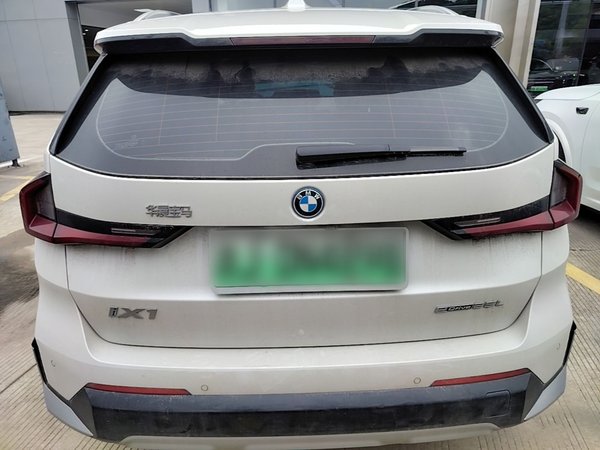 BMW iX1 2023, 25400 км, за 22245 USD