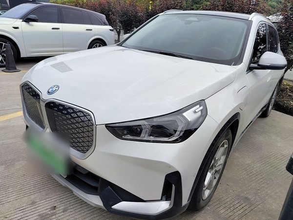 BMW iX1 · 2023 год