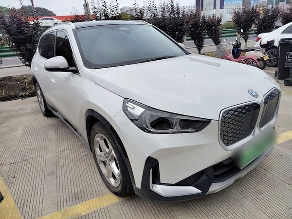 BMW iX1 2023, 25400 км, за 22245 USD