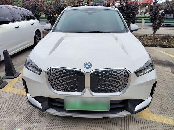 BMW iX1 2023, 25400 км, за 22245 USD
