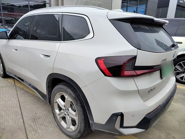 BMW iX1 2023, 25400 км, за 22245 USD