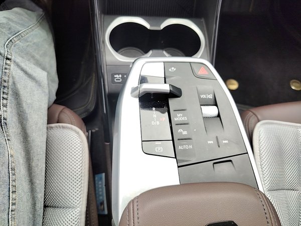 BMW iX1 2023, 25400 км, за 22245 USD - фото 17