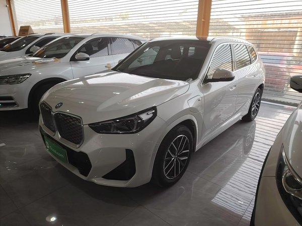 BMW iX1 · 2023 год