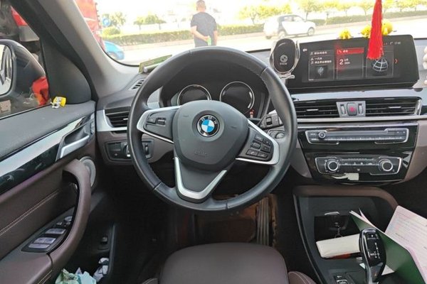 BMW X1 2022, 32200 км, за 25162 USD
