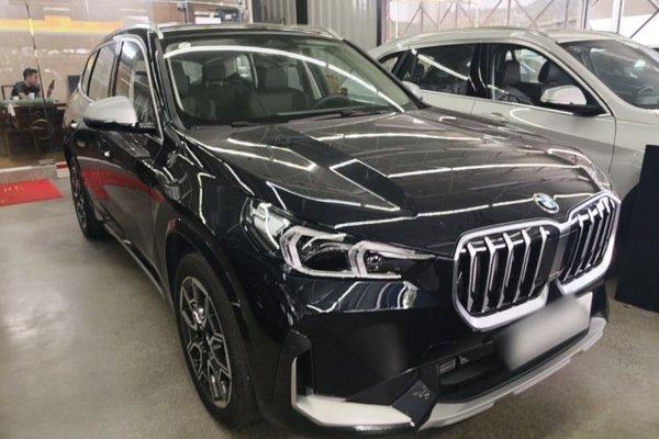 BMW X1 2023, 1500 км, за 25870 USD