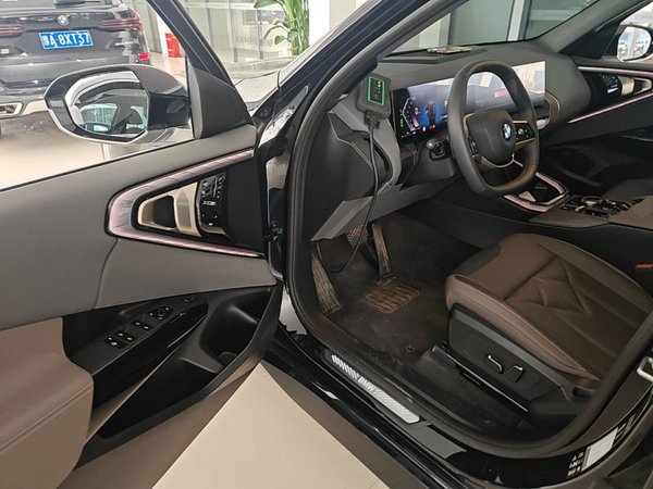 BMW X3 2025, 12900 км, за 41069 USD