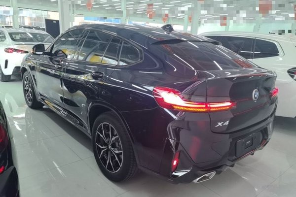 BMW X4 2022, 17700 км, за 38819 USD