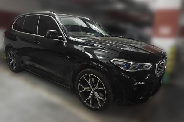 BMW X5 2021, 9900 км, за 57215 USD