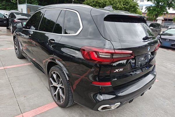 BMW X5 2022, 63400 км, за 57272 USD