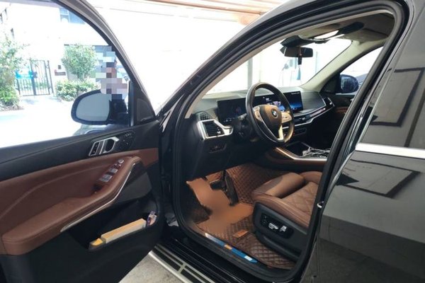 BMW X7 2023, 113700 км, за 62824 USD - фото 8