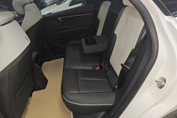 Buick E4 2023, 56200 км, за 15237 USD - фото 15