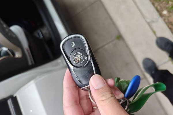 Buick Encore 2021, 22800 км, за 9055 USD - фото 17