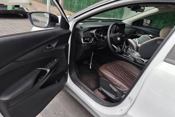 Buick Encore 2021, 22800 км, за 9055 USD - фото 19