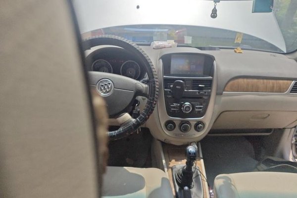 Buick Excelle 2015, 129900 км, за 2760 USD - фото 10