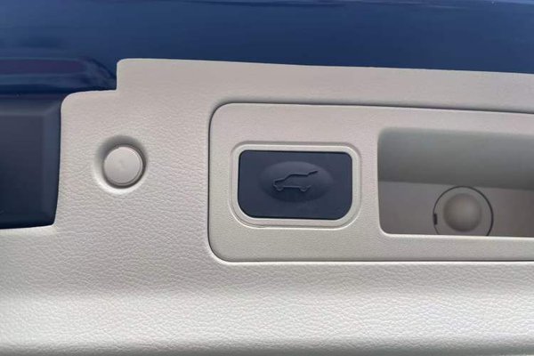 Buick GL8 2014, 21600 км, за 16372 USD - фото 9