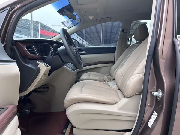 Buick GL8 2018, 120400 км, за 13164 USD - фото 11