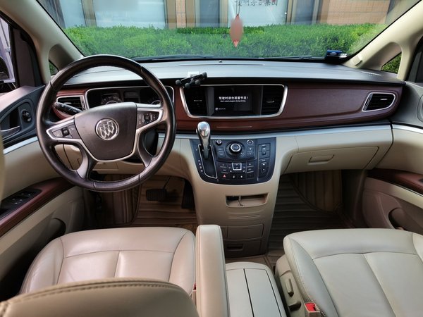 Buick GL8 2018, 90300 км, за 13079 USD - фото 10