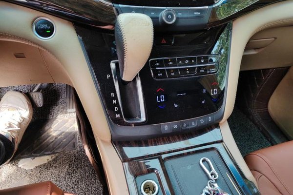 Buick GL8 2018, 49200 км, за 24007 USD