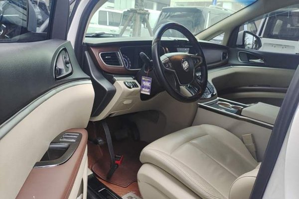 Buick GL8 2018, 57800 км, за 13633 USD - фото 24