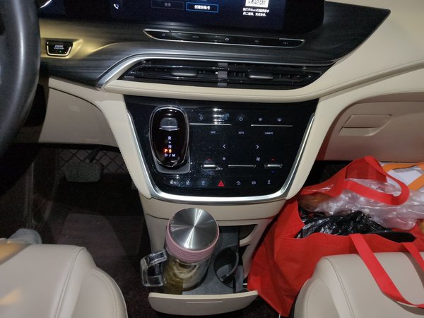 Buick GL8 2023, 117000 км, за 27826 USD - фото 13