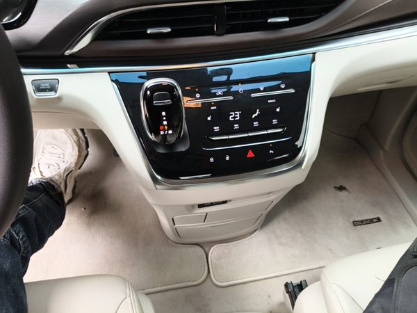 Buick GL8 2023, 39500 км, за 20365 USD - фото 17