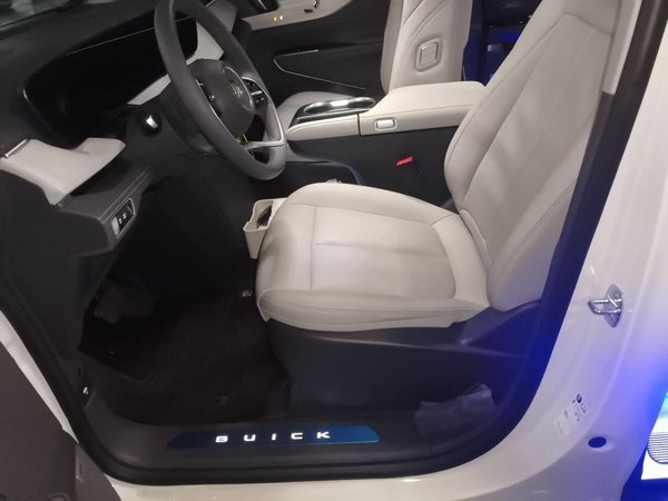 Buick GL8 2025, 14100 км, за 42844 USD - фото 14