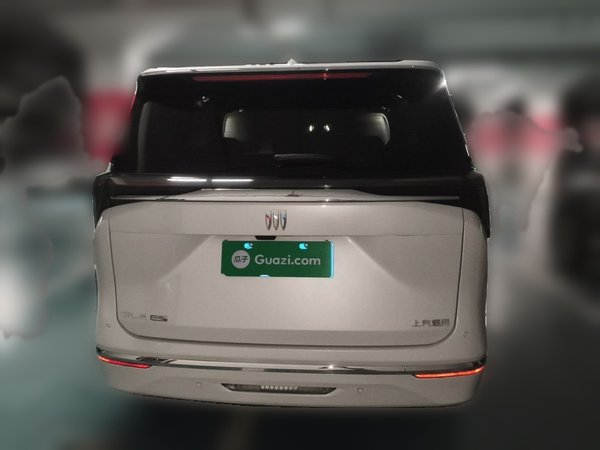 Buick GL8 2025, 14100 км, за 42844 USD