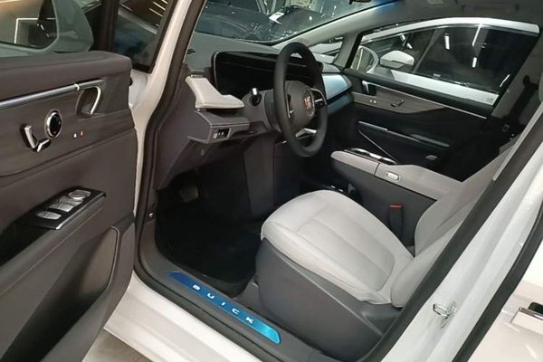 Buick GL8 2025, 32800 км, за 41786 USD - фото 23