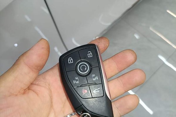 Buick GL8 2025, 32800 км, за 41786 USD - фото 28