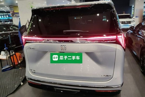 Buick GL8 New Energy 2024, 39300 км, за 42280 USD