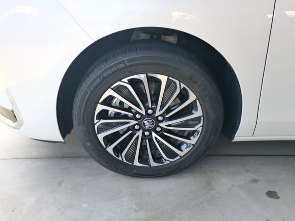 Buick GL8 New Energy 2025, 4100 км, за 38044 USD - фото 8