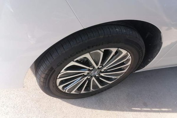 Buick GL8 New Energy 2025, 8600 км, за 35685 USD - фото 10