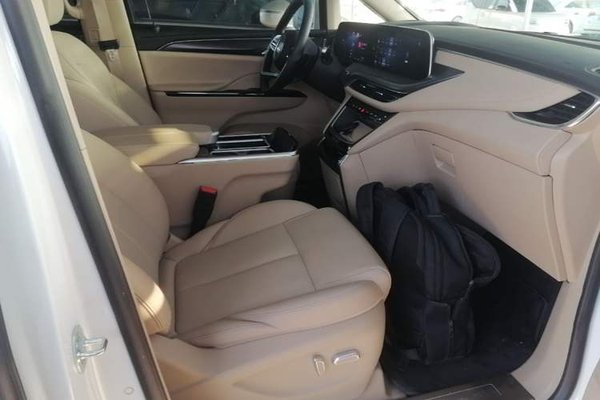 Buick GL8 New Energy 2025, 8600 км, за 35685 USD - фото 24