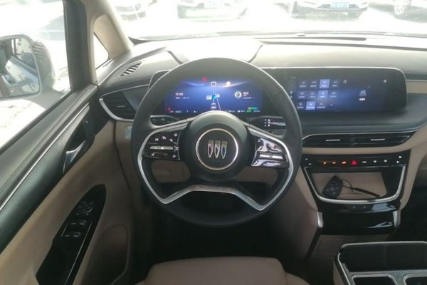 Buick GL8 New Energy 2025, 8600 км, за 35685 USD - фото 18