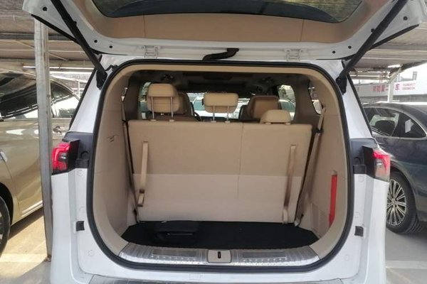 Buick GL8 New Energy 2025, 8600 км, за 35685 USD - фото 27