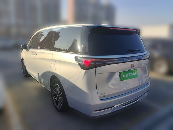 Buick GL8 2025, 10100 км, за 34425 USD