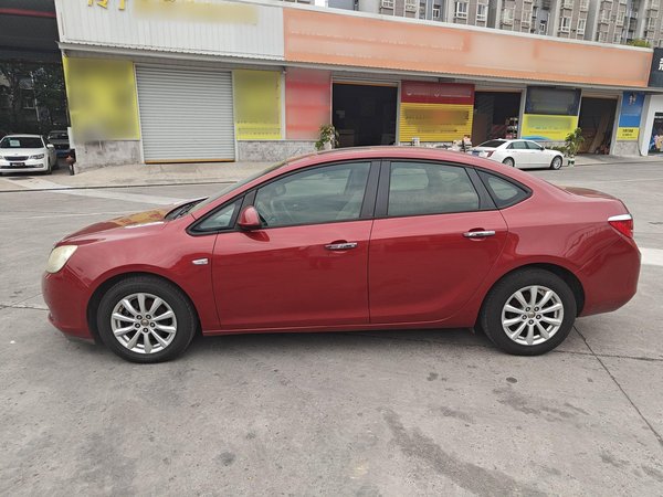 Buick GT 2013, 109000 км, за 3639 USD